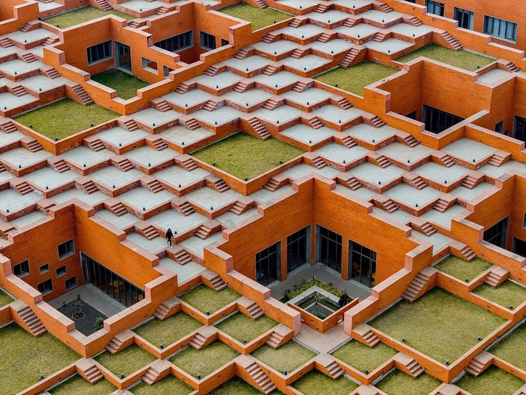 463层楼梯！印度这所大学把教学楼建成了现实版“纪念碑谷“！网友：一秒没看路就摔惨了……（组图） - 19
