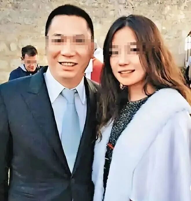惊爆！赵薇900万股权再被冻结！18亿担保旧案未了，400场官司缠身，甚至惨到还不起8千块？（组图） - 4
