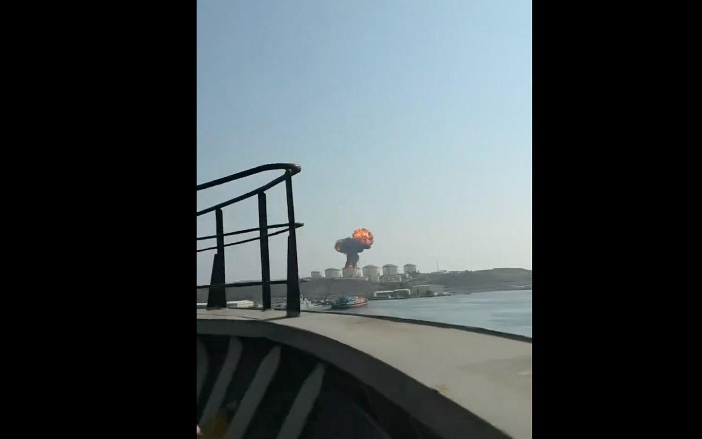无人机袭阿曼港口储油罐,急速撞击后爆巨大火球视频曝(视频/组图) - 4