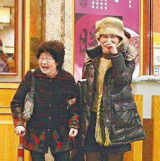 宣布终生不孕!嫁入豪门拼命试管,无法生B选择领养(组图) - 14