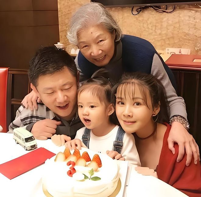 48岁何琳近况曝光！曾被传是陈坤儿子生母，如今嫁艺术世家很幸福（组图） - 5