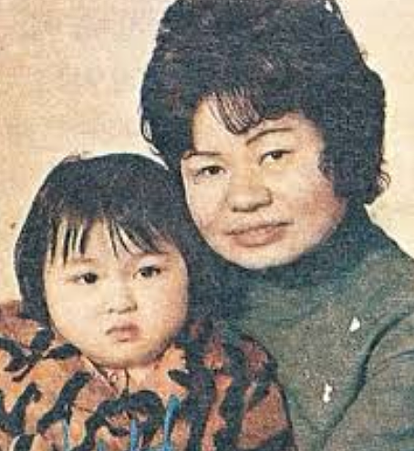 宣布终生不孕!嫁入豪门拼命试管,无法生B选择领养(组图) - 15