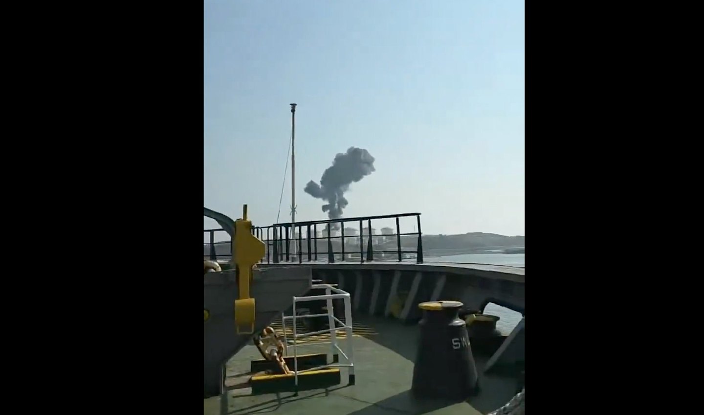 无人机袭阿曼港口储油罐,急速撞击后爆巨大火球视频曝(视频/组图) - 5