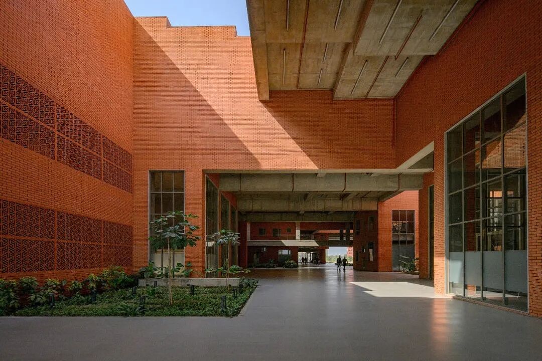 463层楼梯！印度这所大学把教学楼建成了现实版“纪念碑谷“！网友：一秒没看路就摔惨了……（组图） - 15