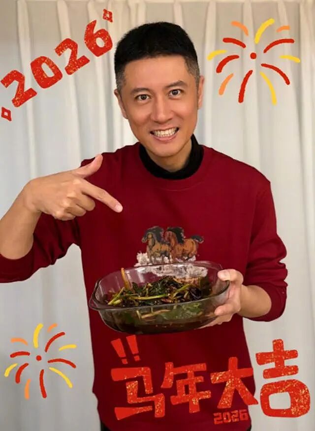 任重陪孙骁骁和女儿澳洲度假，无名指婚戒十分抢眼，46岁真实状态获路人称赞！（组图） - 7