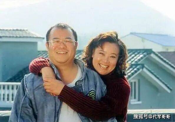 70岁老戏骨方青卓近况曝光！为报恩再嫁小4岁丈夫（组图） - 4