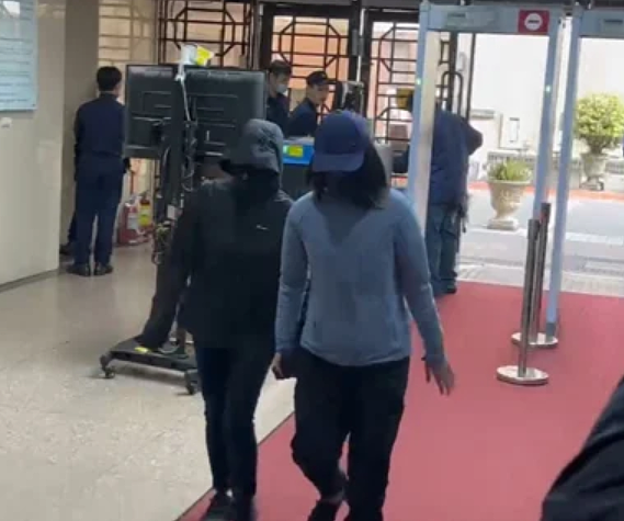 45岁台湾女子用老鼠药果汁3次毒杀澳籍小男友?其英籍丈夫或也因中毒而死(组图) - 12