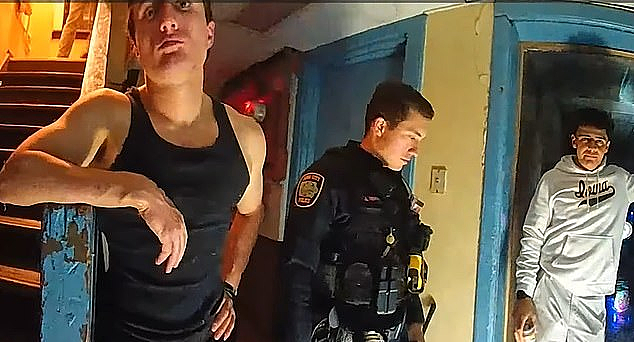 堪比邪教！大学兄弟会诡异仪式曝光，56名男生蒙眼挤满地下室，警察破门后当场愣住…（组图） - 5
