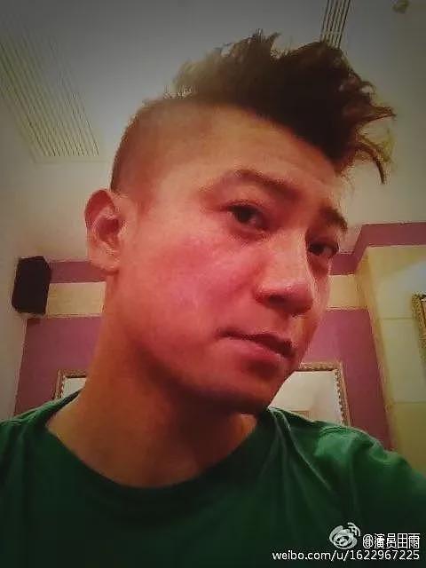 中年爆红的“好男人”专业户，一家四口幸福甜蜜，宠了十几年的妻子原来是她（组图） - 9