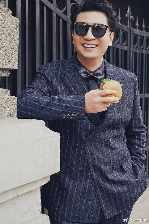 中年爆红的“好男人”专业户，一家四口幸福甜蜜，宠了十几年的妻子原来是她（组图） - 24
