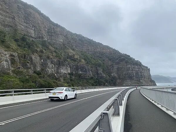 油价短期上涨逾三成,加油站排队;澳上市明星软件公司大规模裁员(组图) - 2