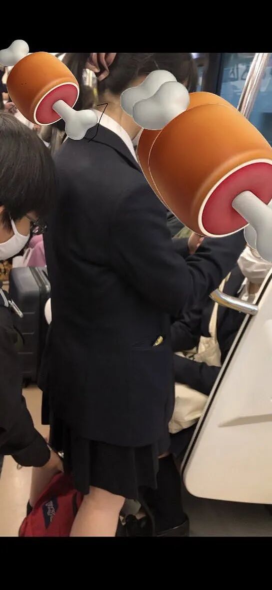 日网爆了!一小学生开闪光灯偷拍女生裙底!攀比偷拍成果,用AI脱光女同学衣服!(组图) - 4