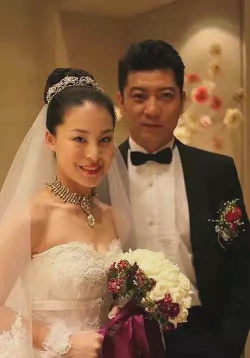 中年爆红的“好男人”专业户，一家四口幸福甜蜜，宠了十几年的妻子原来是她（组图） - 16