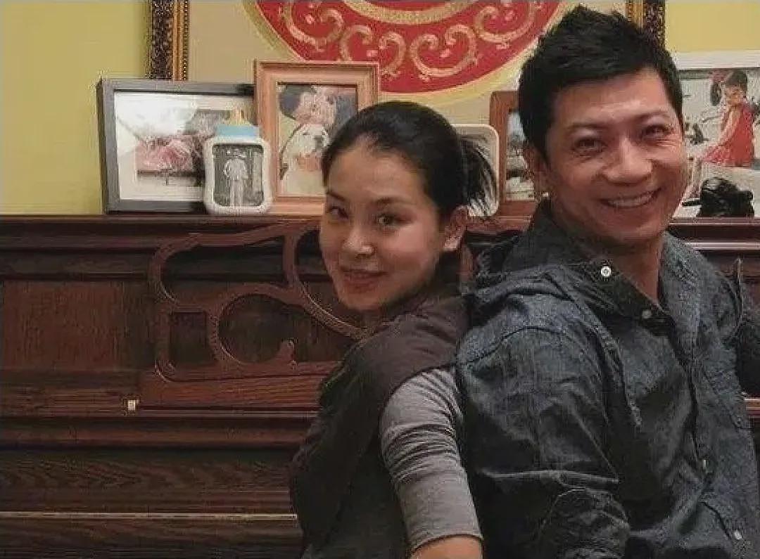 中年爆红的“好男人”专业户，一家四口幸福甜蜜，宠了十几年的妻子原来是她（组图） - 18