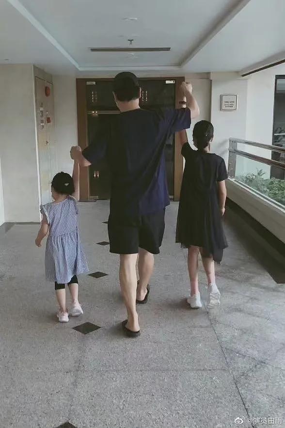 中年爆红的“好男人”专业户，一家四口幸福甜蜜，宠了十几年的妻子原来是她（组图） - 21