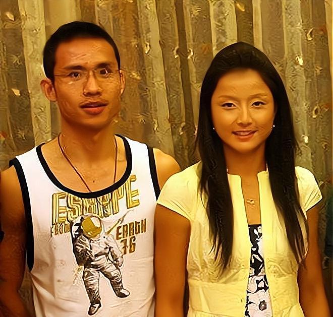 又一个郭晶晶?退役后嫁顶级豪门,7年连生4娃,如今是顶级阔太(组图) - 13