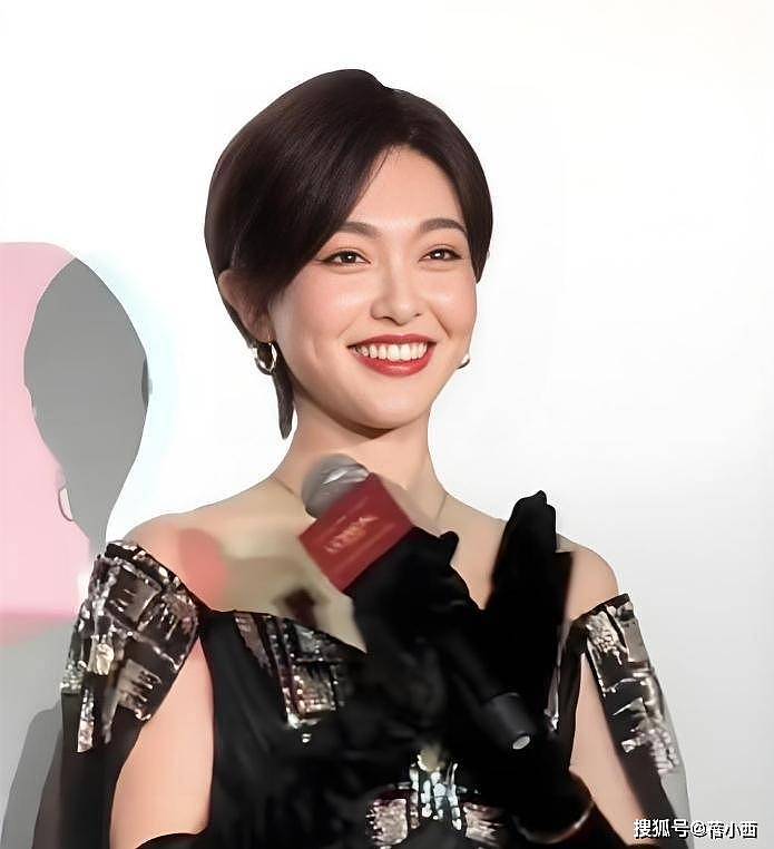 41岁唐嫣剪短发后像换了个人，穿紧身裙亮相...（组图） - 2