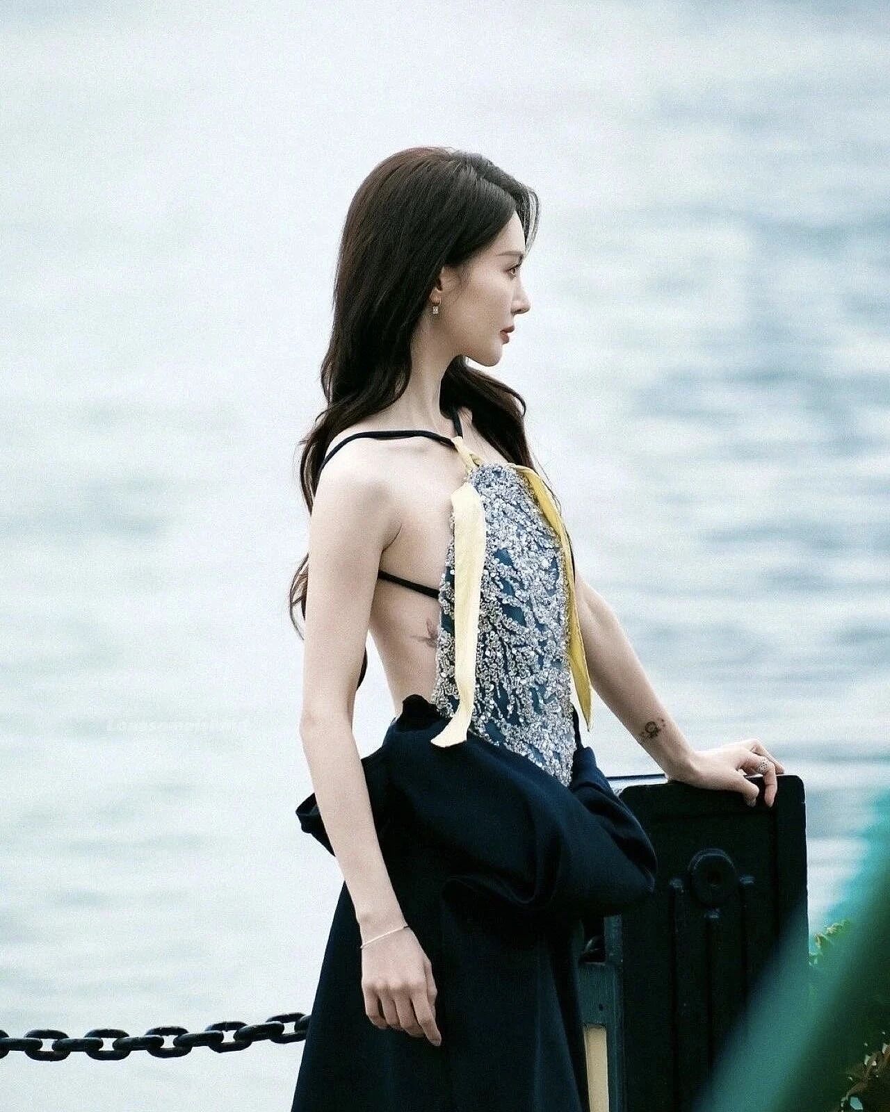 【美女】金晨“蝴蝶纹身”火了,一张gif图撩翻百万网友(组图) - 2