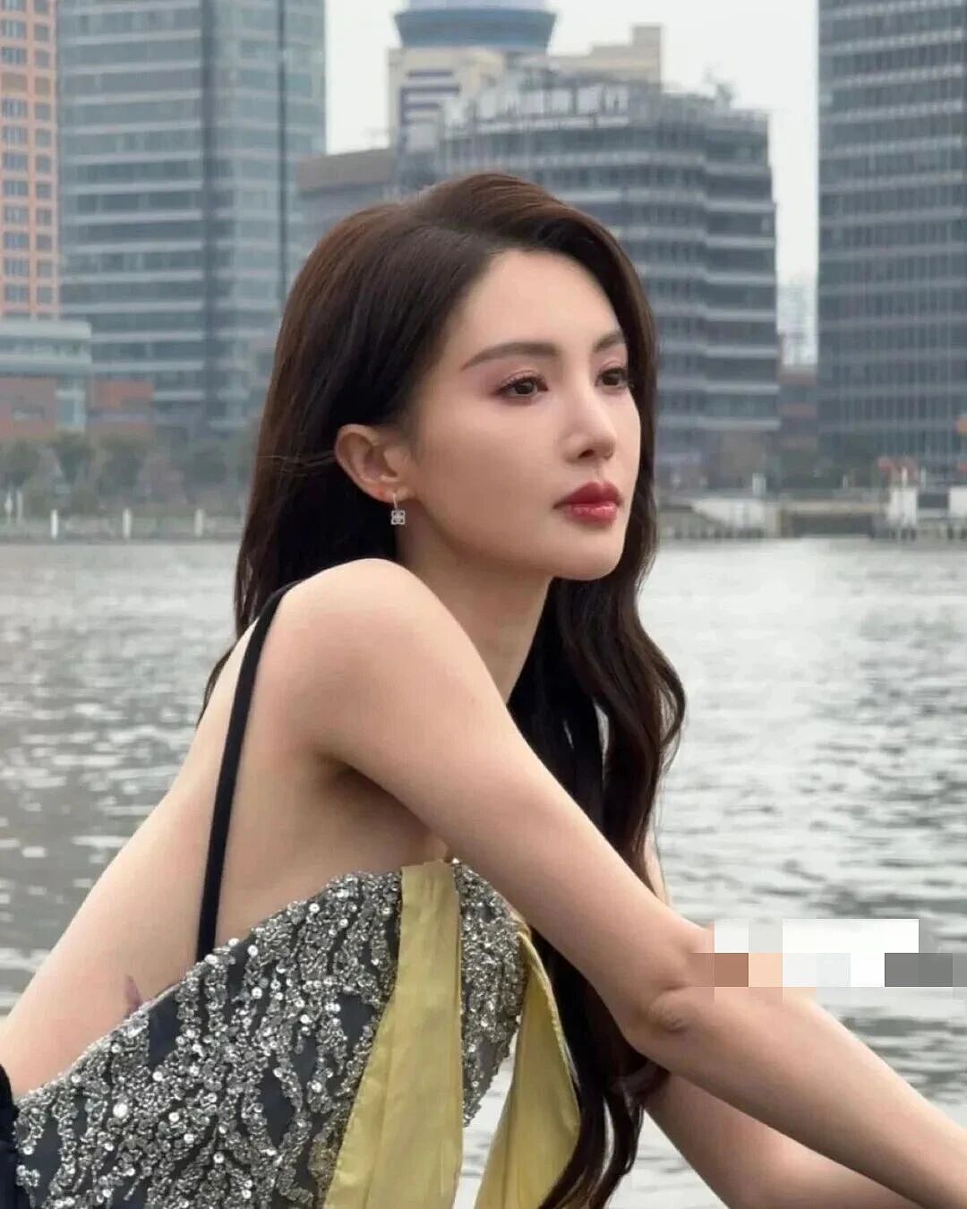 【美女】金晨“蝴蝶纹身”火了,一张gif图撩翻百万网友(组图) - 3