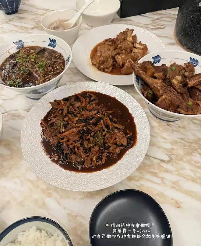 王思聪女友懒懒分享最新穿搭，恋爱3年疑似结婚，和王公子很恩爱（组图） - 12