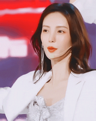 【美女】金晨“蝴蝶纹身”火了,一张gif图撩翻百万网友(组图) - 1