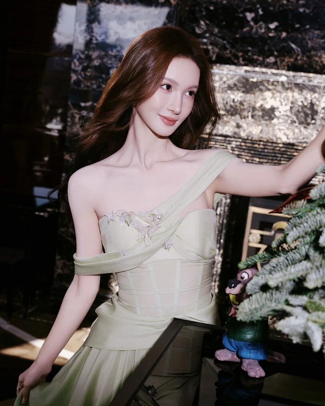 【美女】金晨“蝴蝶纹身”火了,一张gif图撩翻百万网友(组图) - 5