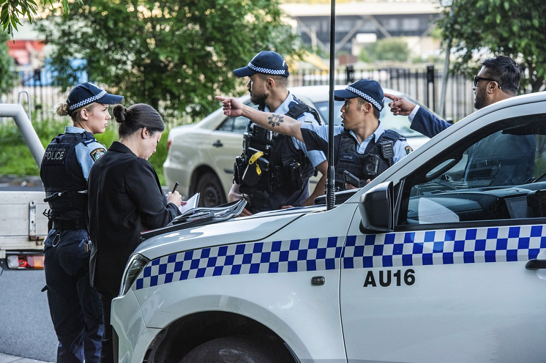 悉尼西区清晨发生致命枪击案!1人惨死!警方确认与有组织犯罪有关,2名可疑男子被追查(组图) - 2