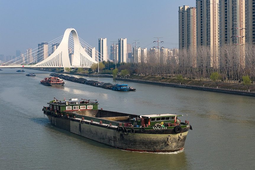 中东局势动荡油价飙升 中国“十五五”规划绿色能源新布局引关注（组图） - 2