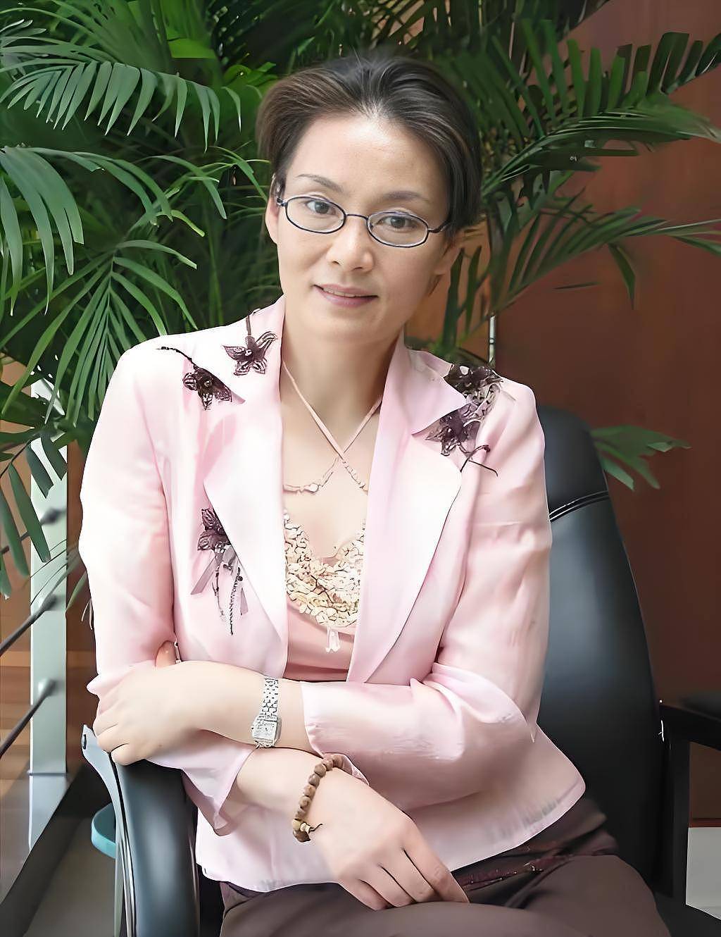 72岁潘虹：在上海住复式楼，至今不会做饭，每年都参加同学聚会（组图） - 11
