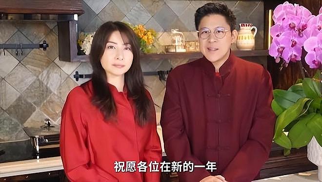 郭晶晶率全家爬山，3个孩子背重包前行，一点也不娇气（组图） - 12