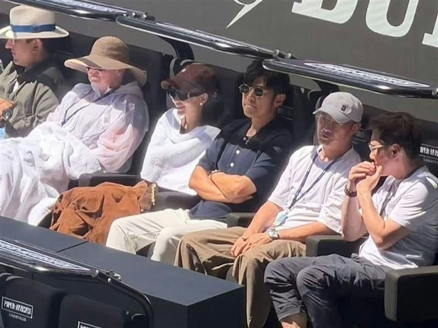 乐坛天王澳洲被捕获走姿僵硬令人忧心！患遗传病曾要妈妈帮忙穿袜（组图） - 13