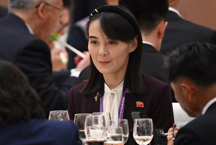才刚升官!金与正“脸颊凹陷”暴瘦近照曝光(图) - 1