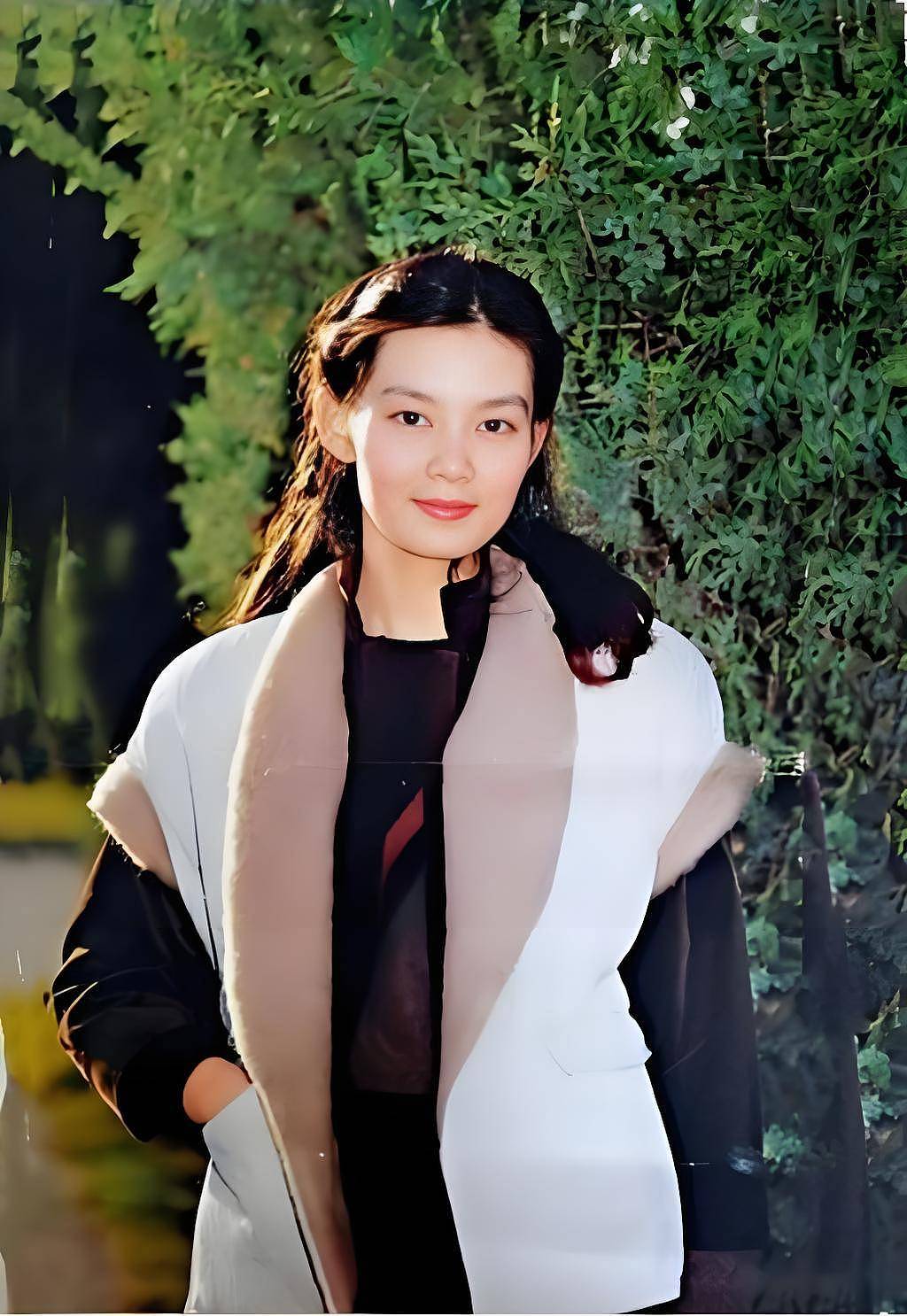 72岁潘虹：在上海住复式楼，至今不会做饭，每年都参加同学聚会（组图） - 9