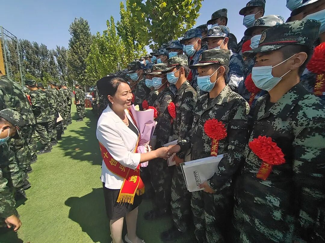 【情感】拥军30年,从“兵女儿”到“兵妈妈”,如今她有100多个兵儿子(组图) - 6