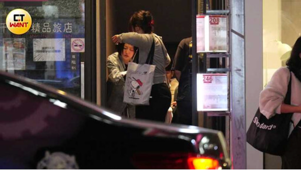 小S深夜醉酒当街崩溃，哭到无法行走！丈夫花边新闻再添暴击？（组图） - 5
