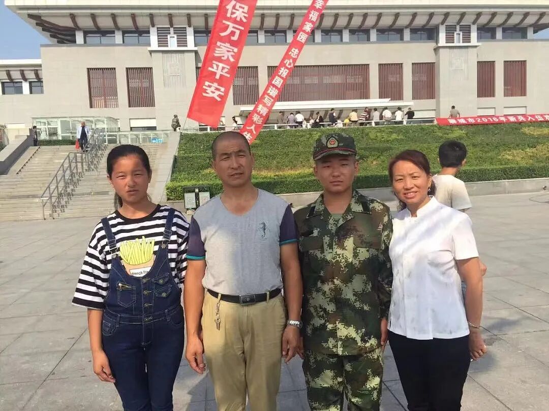 【情感】拥军30年,从“兵女儿”到“兵妈妈”,如今她有100多个兵儿子(组图) - 5