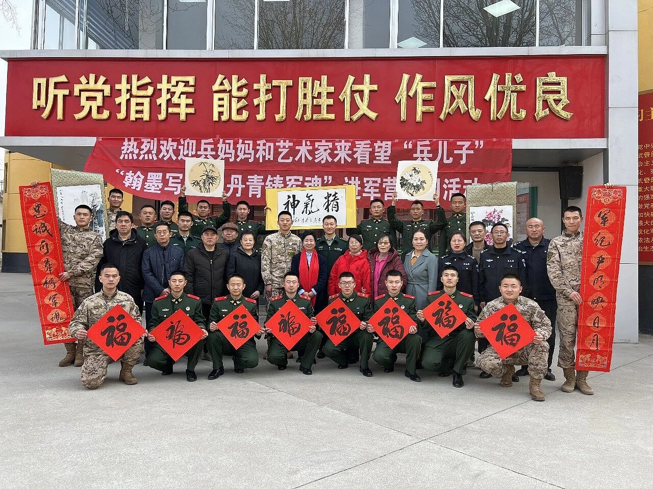 【情感】拥军30年,从“兵女儿”到“兵妈妈”,如今她有100多个兵儿子(组图) - 1