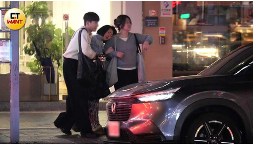 小S深夜醉酒当街崩溃，哭到无法行走！丈夫花边新闻再添暴击？（组图） - 6