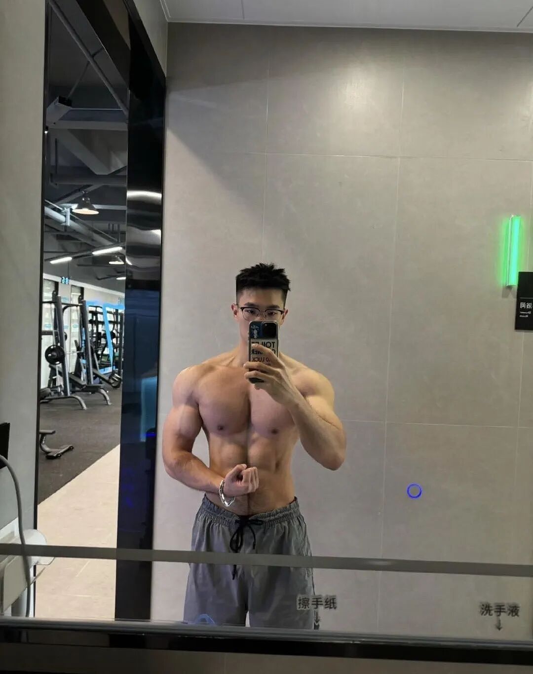 【帅哥】186cm东北直男体育生，这个腹肌有亮点…（组图） - 4