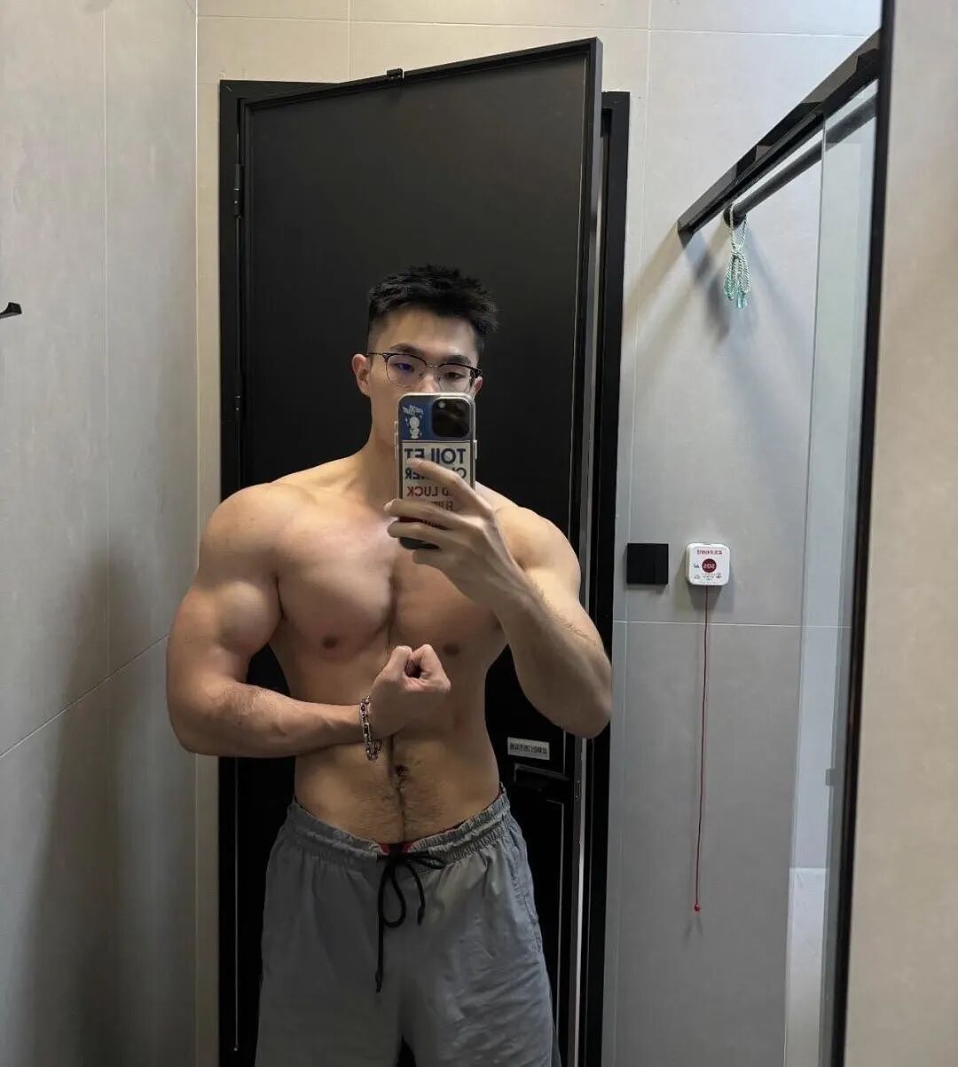 【帅哥】186cm东北直男体育生，这个腹肌有亮点…（组图） - 5