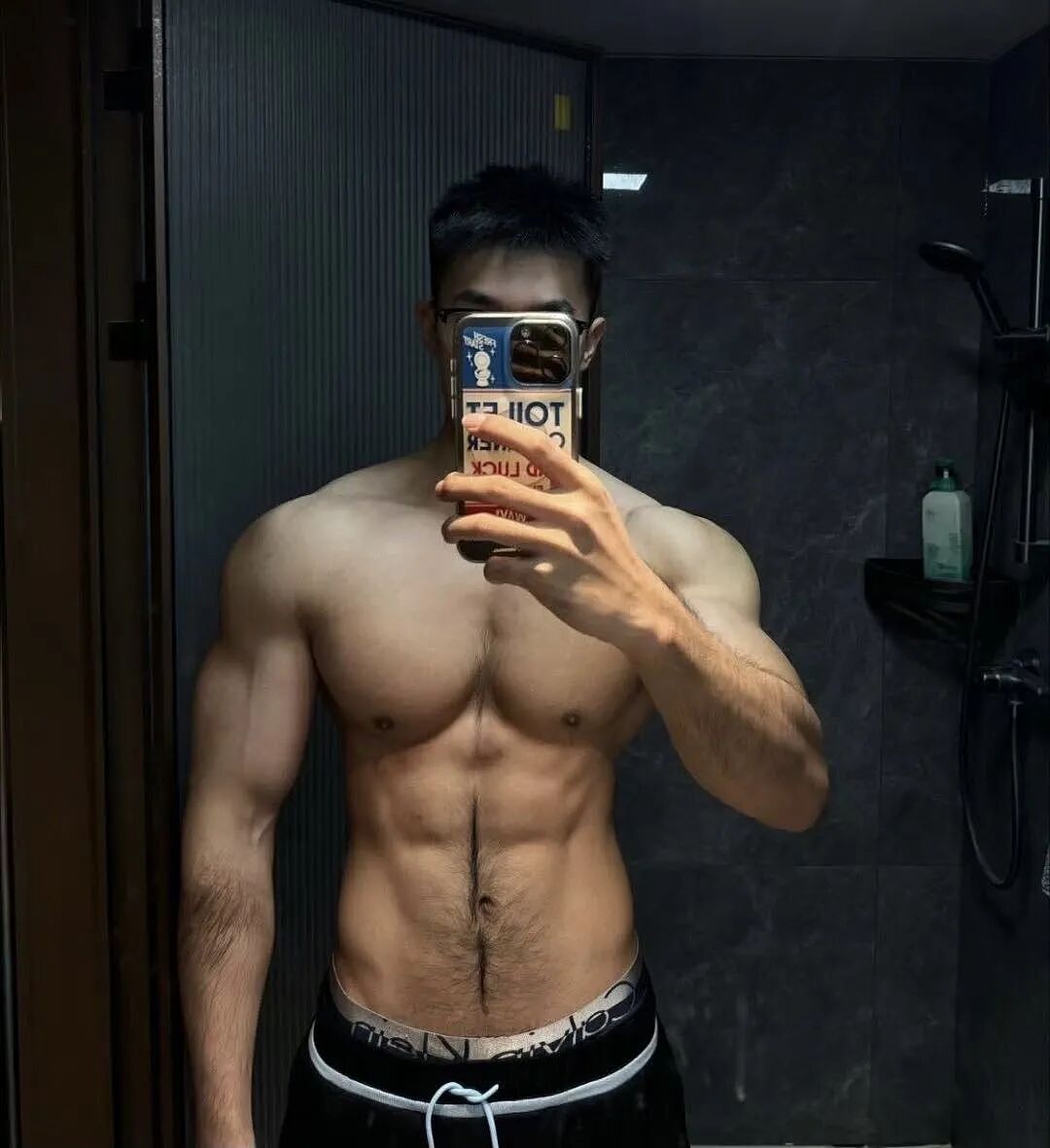 【帅哥】186cm东北直男体育生，这个腹肌有亮点…（组图） - 7