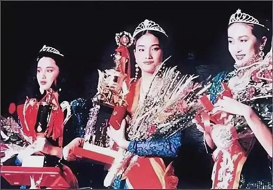 【社交】54岁瞿颖“退休后”又翻红，超模归来竟是女“梗”王！网友：我的快乐都是姐姐给的（组图） - 11