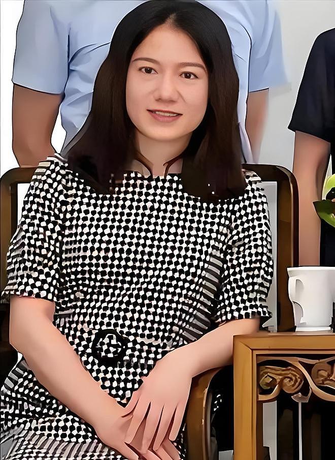 49岁翁帆丧夫后高调露面!她不会出国定居,要托起父母的晚年(组图) - 5