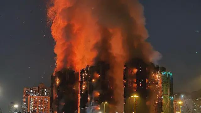 香港宏福苑火灾:劳工处多次巡查未发现吸烟,棚网承建商被指大火后试图隐瞒(组图) - 2
