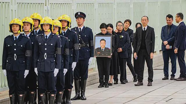 香港宏福苑火灾:劳工处多次巡查未发现吸烟,棚网承建商被指大火后试图隐瞒(组图) - 5