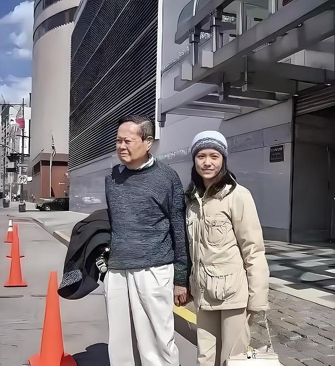 49岁翁帆丧夫后高调露面!她不会出国定居,要托起父母的晚年(组图) - 4
