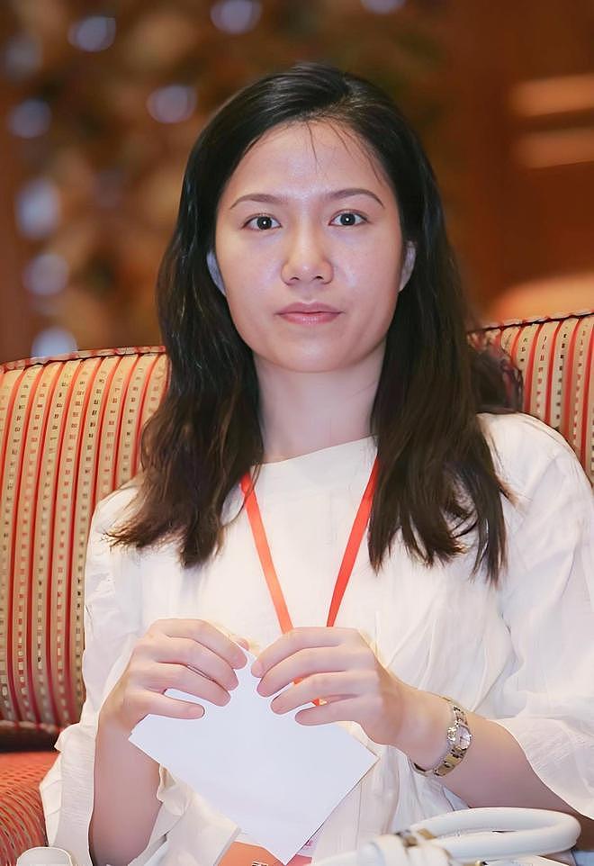 49岁翁帆丧夫后高调露面!她不会出国定居,要托起父母的晚年(组图) - 7