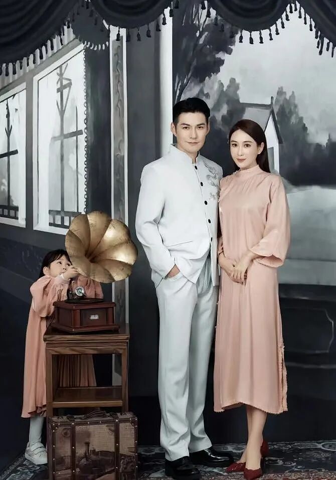 【情感】他在《逐玉》里帅翻全网,戏外秒变妻管“严”,婚房只写老婆名字,如今成了女儿奴(组图) - 34