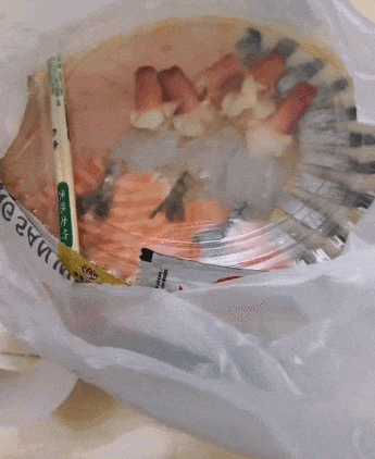 【宠物】主人点外卖备注要三文鱼边角料喂猫，结果收到一大盘肉，猫都惊呆了：谢谢老板！（组图） - 3