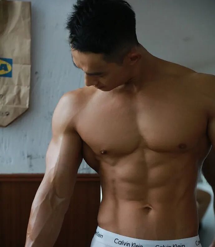 【帅哥】福建黑皮肌肉硬汉，运动猛攻，跟他一起升级训练，打造立体背阔肌（组图） - 10
